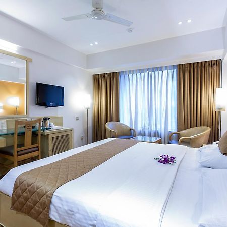The Royal Orchid Hotel, Chembur มุมไบ ภายนอก รูปภาพ