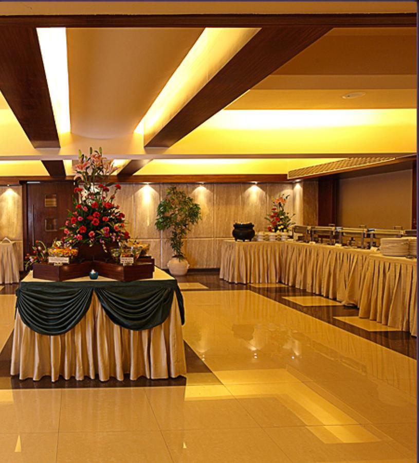 The Royal Orchid Hotel, Chembur มุมไบ ภายนอก รูปภาพ