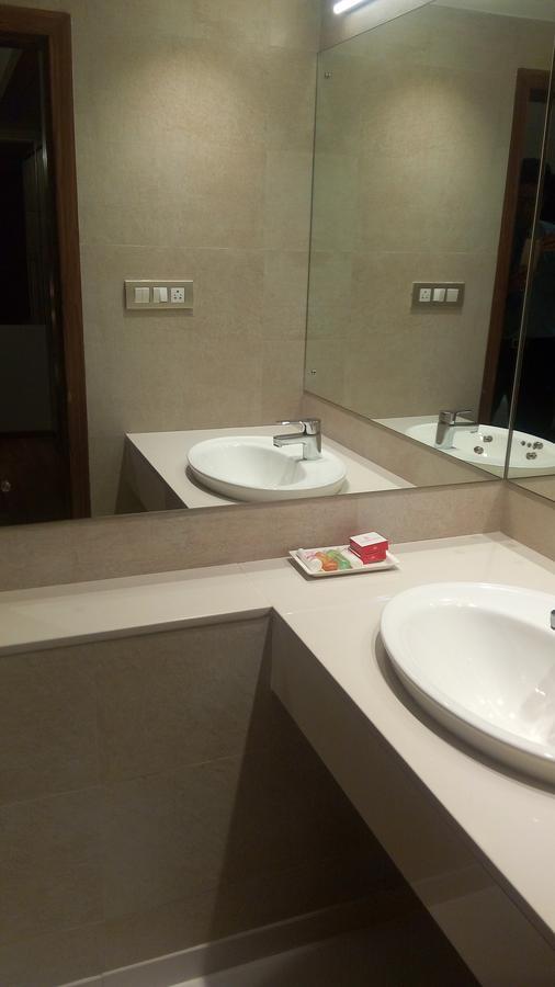 The Royal Orchid Hotel, Chembur มุมไบ ภายนอก รูปภาพ
