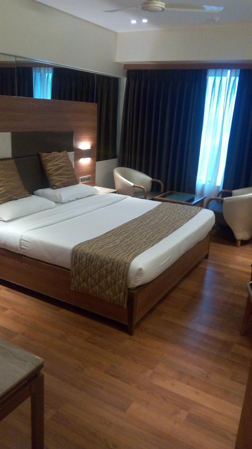 The Royal Orchid Hotel, Chembur มุมไบ ภายนอก รูปภาพ