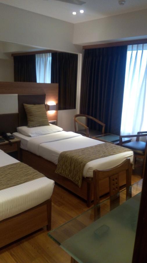 The Royal Orchid Hotel, Chembur มุมไบ ภายนอก รูปภาพ