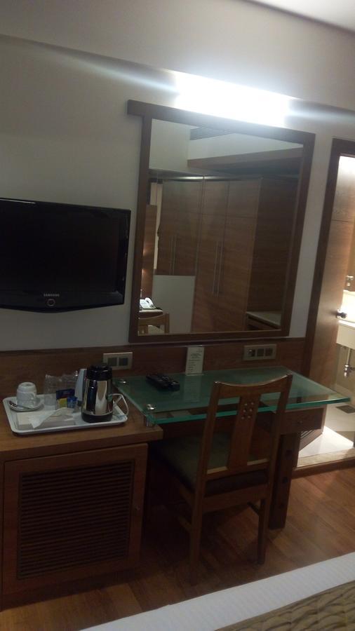 The Royal Orchid Hotel, Chembur มุมไบ ภายนอก รูปภาพ