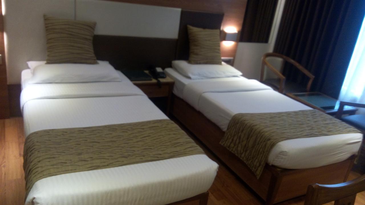 The Royal Orchid Hotel, Chembur มุมไบ ภายนอก รูปภาพ